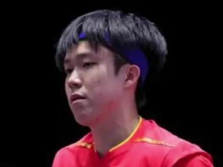 王楚钦罕见发火引热议,压缩休息调整时间,究竟谁该反思? #王楚钦 #乒乓球 #WTT