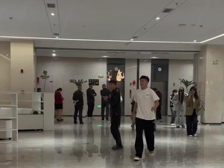 #广东宏远 唐才育来看黄荣奇了#黄荣奇 好暖心#唐才育