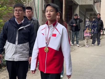 14岁,世界冠军!这个柳州仔“要紧了”! #新播报 #广西dou知道 #柳州 #未来可期 #骄傲