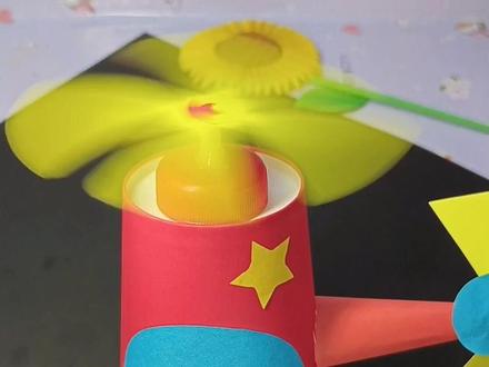 用完的一次性纸杯做一架直升机,一根皮筋就能让它的螺旋桨高速旋转起来,试试,到底能不能飞#亲子手工 #儿童创意手工 #废物利用