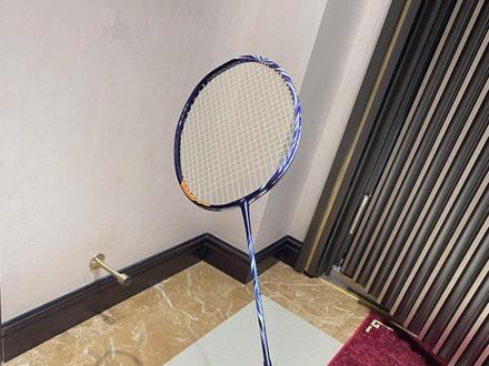 我选称之为全唐山性价比最不高的一把100ZZ#天斧100zz #羽毛球 #尤尼克斯