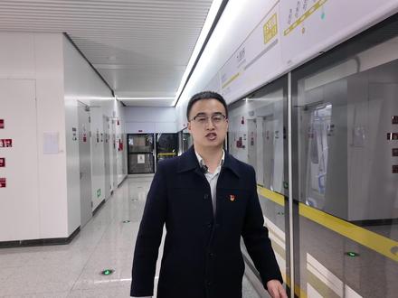 13号线开通在即!全新亮相的13号线一期列车有哪些亮眼“黑科技”呢?跟随铁铁一起揭秘吧!
#成都地铁 #轨道交通 #成都地铁13号线