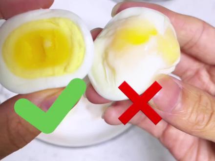 原来煮鸡蛋盖锅盖和不盖锅盖的区别这么大啊!#我也吃上9分12秒完美煮鸡蛋了 #跟着蛋神煮鸡蛋 #我在抖音刷到煮鸡蛋神了 #鸡蛋的正确煮法 #分享生活小技巧