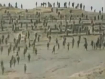 1937年,淞沪会战爆发前夕,各国记者齐聚上海,他们用镜头记录了苦难而又悲壮的1937,让我们在这些模糊的画面里看清那些年轻的面孔,记住那些为国捐躯的英雄模样#历史 #致敬 #铭记历史 #记录真实生活 #抖音二创激励计划