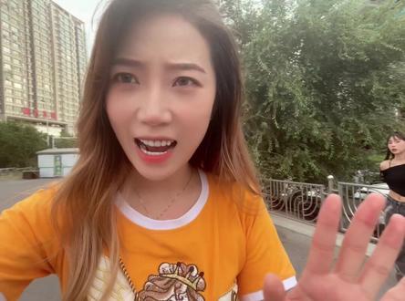 你们猜猜第三个小哥哥跟我说了什么?#篮球场 #搭讪 #乌鲁木齐