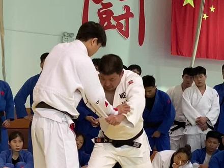 鹰木教练对内股技术的讲解。