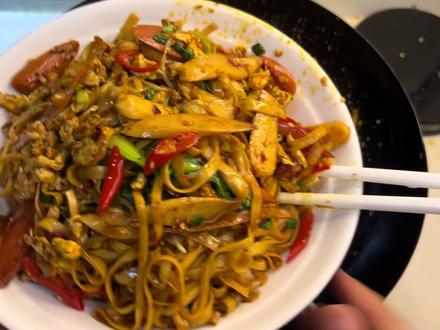 3元一顿炒挂面,攒钱买房#做饭#炒挂面#炒面 #美食 #美味