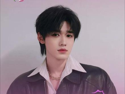 宋亚轩回中戏的路透,瞬间被狠狠戳到#宋亚轩 #敬山水 #娱乐