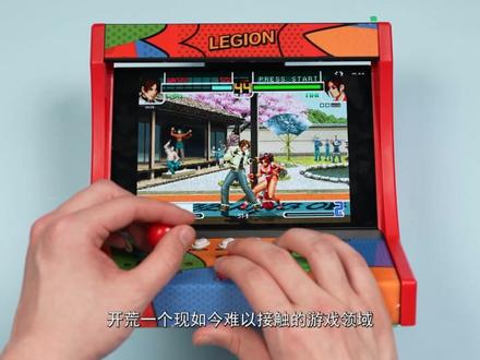 平板变成街机和掌机?拯救者Y700五代 一台游戏平板,它还能接上手柄变身掌机,不仅能用手柄玩儿手游,还能畅玩PSP、3DS和PC端3A大作,甚至还能直接变身复古街机,原生、模拟器、转译和串流都高效顺畅,一台设备覆盖超多游戏场景,这就是刚刚发布的联想AI平板 拯救者Y700五代,它最有意思的地方,不是单纯把配置堆高了,而是把一台小平板,硬生生做成了能在多种游戏形态之间来回切换的设备。今天咱们就看看,它到底是真有活?还是只是看着花!#拯救者y700 #数码 #平板电脑 #联想