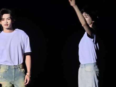 谁家正主这么宠,是我们家的。
已经词穷,下次见叭~
@云旗Yunqi @郝熠然
#吾岸演唱会 #云旗郝熠然 #云熠cp #云熠星河