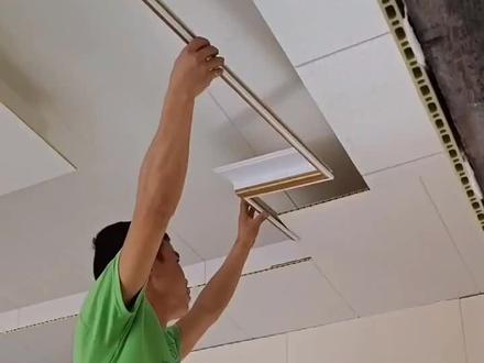 竹木纤维100双色顶角线安装