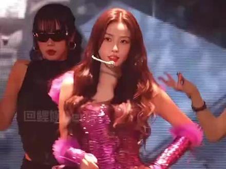 感觉人家伴舞跳得游刃有余#虞书欣生日会#伴舞