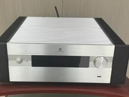 超甲类多功能HIFI功放天逸AD-86D的多功能体现在何处?快来了解一下
#天逸功放#功放#HIFI #发烧hifi #功放音响AD-86D是天逸新一代HI-FI常青树。它经过五代升级,保留超甲类放大电路,确保功放具有“超低失真”和良好动态特性,并在AD-86PRO基础上增加强大的播放功能!支持128gU盘/TF卡本地播放,支持APE、FLAC、WAV等流行的无损音乐格式;支持蓝牙播放,海量网络音源唾手可得;支持APP操控。同时更增加发烧友喜爱的高低音调节功能、前后级独立输出功能以及超低音输出接口。是一款满足年轻一代音响发烧友对外观精致时尚、对音质音色细腻耐听之要求,而鼎力铸造出来的天逸新一代中档HI-FI合并式功放。
输出功率:120W(8Ω)
支持128G U盘/microSD卡播放
蓝牙音乐接收
内置解码
配置同轴、光纤、USB和HDMI接口