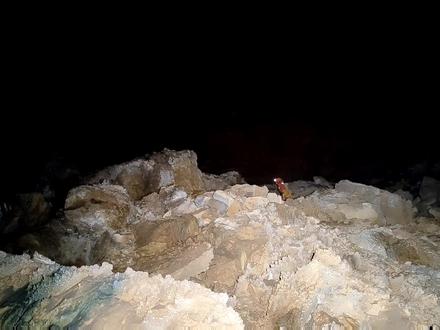 地下迷宫四方洞,迷路之后发现神秘木盒… #洞穴 #迷宫 #毕节探洞联盟