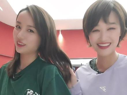 四年后和串姐在乘风破浪相见,尤克吕侣再合体啦!让我们小手拉大手预备备~唱!哈哈~