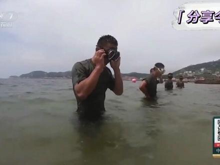 特种兵的训练果然残酷!在水里闭气两分钟才能及格,太恐怖了!#中国军人 #精彩片段 #特种兵 #迷彩青春 #致敬最可爱的人民子弟兵