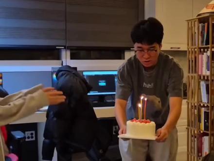 花生ins更新:在Faker家开了生日派对?#Peanut #Faker #T1