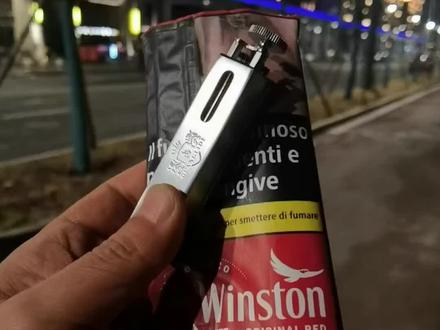 广利的6毫米中支卷烟器,陪我度过寒风。 #手卷烟 #男人的玩具 #这技术一般人学不来 #男人的快乐就是这么简单