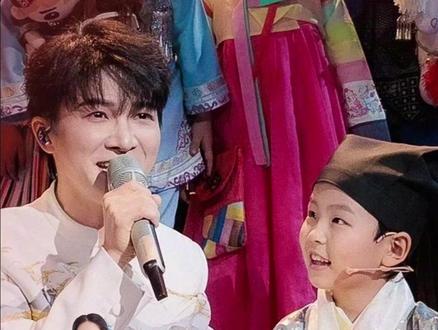 春晚汉族小朋友终于穿上了汉服! #春晚 #汉服 #周深 #吉量 #热点小助手