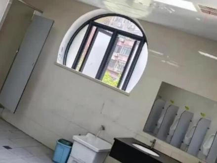 温州一中学男厕安装摄像头,教育局通报:系不接电摄像头,已全部拆除