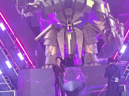 #王楠Tyler #万岁山江湖音乐节 歌曲5️⃣《love away》@王楠Tyler 我最爱的一首😉王小楠棒棒哒,台风超稳🥰彩带超有氛围🎉🎉🎉#线下