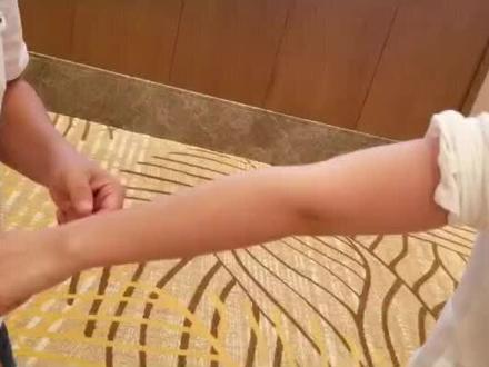 #急救培训 #急救小技巧 #急救技能 创伤救护-关节8字包扎