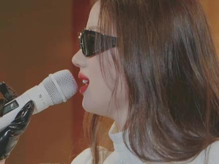 单依纯现场《李白》直拍 “如何呢 又能怎” 听爽了#单依纯 #李白 #单依纯深圳演唱会