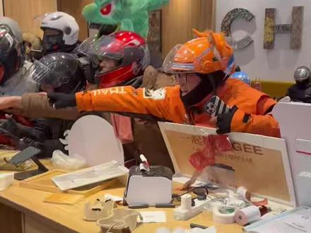 #千问发免单卡 大家不要着急,您的骑手正在努力帮您抢餐#千问 #淘宝闪购