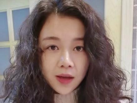 #卷发打理方式 #法式烫 #羊毛卷 不吹头发自然干,今天咱用弹力素打理试试看