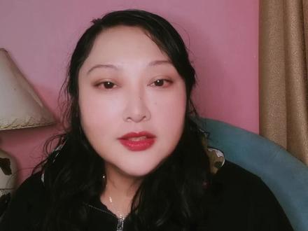 《12个月份的雅称》
一月孟春,
二月花朝,
三月桃浪,
四月槐夏,
五月仲夏,
六月荷月。
七月上秋,
八月清秋,
九月桑落。
十月霜华,
十一月隆冬,
十二月暮岁。
#古诗词 #古风 #我要上热门