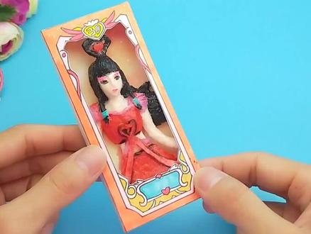 来做叶罗丽王默3D卡片,挑战立体形状很有趣,同学们看了爱不释手