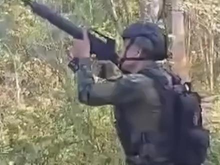 12月8日(报道)#泰国柬埔寨边境新一轮交火 ,柬埔寨首相发表声明强调首要任务是保护人民和维护主权领土完整,泰国总理发表全国电视讲话称,始终坚定不移地捍卫国家主权与领土完整。#柬泰紧张局势再升温 #柬泰领导人均强调维护主权领土完整