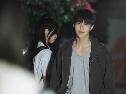 “只会因为你笑。”@大黄h @婷婷杍