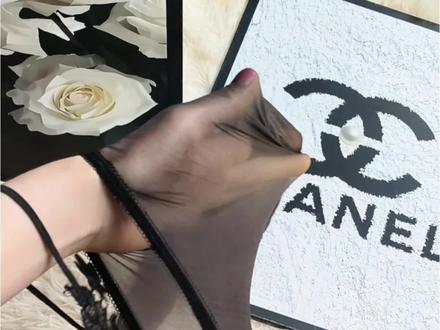 丝袜推荐~黑丝花斐(妖姬)黑色极光袜上身效果,油光袜随便一穿知性优雅,贴合不紧绷,高弹耐穿#气场穿搭#显瘦穿搭#丝袜推荐#通勤穿搭#氛围感穿搭