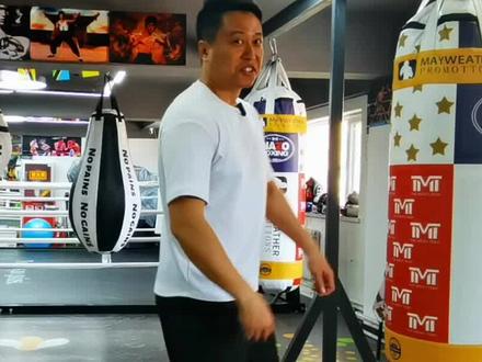 #拳击🥊 下巴上没有要害,眩晕是由于脑部甩动产生的效应