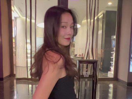 精通专业才是客户最喜欢#超a发型 #谢忠良化繁为简 #谢忠良减龄一拇指转圈圈 #谢忠良转圈圈拧染