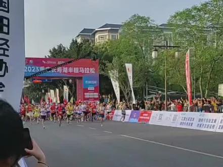 半程21.7公里马拉松比赛,一等奖一万,二等奖七千,三等奖五千,,,,