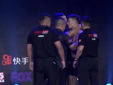 礼仪姐姐都被吓跑了#wkg综合格斗赛#wkg#dou出拳天下#格斗 @抖音格斗2021·9·11称重仪式