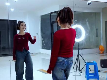 顶天立地中国人 背面加长完整版,#全网都在跳这个舞 #背面加长完整版 #简单易学 #原创作品 #顶天立地中国人 @小亮~赛拉名后 @一路有你,龙水靓舞团 @华姐 @DOU+小助手 @新池 @DOU+上热门 @童鑫