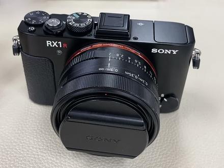 索尼RX1RM2,一代神机,全画幅一体机,4240万像素,蔡司35F2镜头,很有手感,值得拥有😎😎😎