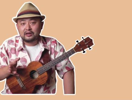 HighG与LowG各有特色,其中最明显的区别就在于4弦(G弦)上
在lowG里,这根低八度的G弦成为了尤克里里上音最低的琴弦,因此出现了和弦最低音 即「根音」的概念
根音是和弦的基石,它明确了这个和弦的声音
有了根音之后,和弦的指法变得严谨起来,所以很多HighG上的指法不能直接平移到LowG里去演奏了
但也让音乐变得更“好听”了起来——你的听众,尤其是业余的听众,能更好地捕捉到你的和弦内容,能更清晰地辨别出你所演奏的曲子
利用根音的这一点,我们会更加注重音乐的“流动性”🌊
这里我以一条经典的卡农进行为例,带大家更直观地感受音乐中的“流动性”,以及LowG与HighG的区别
在我的乐理课程中,也会结合实用的乐理知识,更加深入地探讨LowG的演奏与运用
#尤克里里 #尤克里里初学者 #尤克里里教学 #尤克里里自学