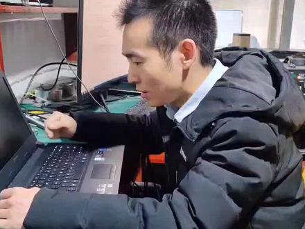 💙💙联想笔记本开机后屏幕非常的暗,是什么原因呢?