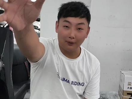 爱玛金标1号和通铅酸有什么区别 今天咱们详细讲解一下铅酸电池和石墨烯电池的一个根本区别,有任何不懂的地方可以打在评论区。#铅酸电池 #石墨烯电池