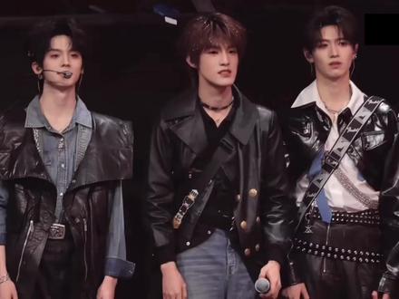 时代峰峻真是个草台班子!如果不是张泽禹发现跟主持说投票通道没开投不了,Top这舞台票直接废了#张泽禹 #登陆少年 #荣耀之战