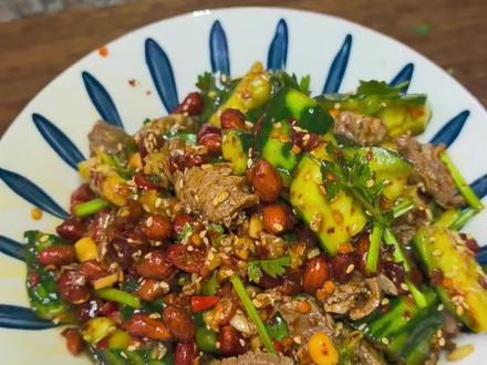 简直绝了!这个凉拌牛肉,做法简单好吃到舔盘
#凉拌菜 #凉拌牛肉 #家常菜 #下饭菜