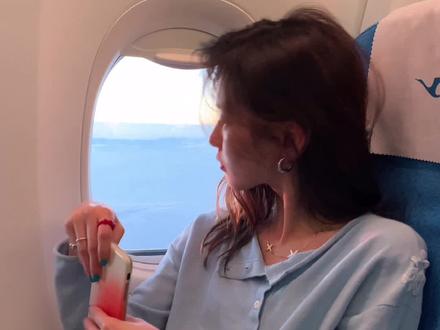 坐飞机拍照真的太出片了📷#分享照片 #女生的快乐就是这么简单 @DOU+小助手