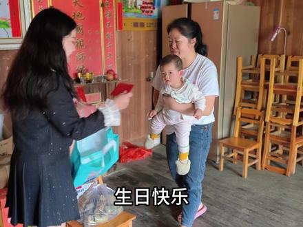 老罗的女儿满周岁了,秋子再次回到老寨,远望着伯母家无尽的心酸 #农村 #宝妈 #我的乡村生活