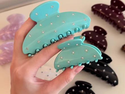 funf星芒系列抓夹出新色啦!!
清新薄荷糖库存不多啊!晚上直播间九点见哦~
#funf #发饰发夹 #头饰 #抓夹