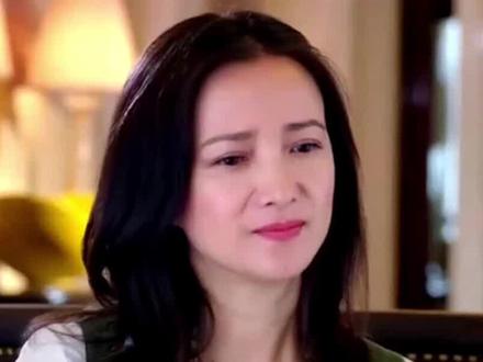 继母这个身份,最忌讳的就是手伸太长。
何晴走后,她留给儿子许何的房子,最近闹得挺难看。
说白了就是:张澍要帮着把房子重新出租,可许何已经24岁了,早该自己做主的年纪。
打动我的是那股起劲。之前传葬礼都没露面,现在为租房的事儿倒是跑在前头。
嘴上说帮孩子打理,可那算盘打得,连大家都听明白了。许何再老实,也是亲儿子,亲妈留的念想,轮得到外人指手画脚?
这吃相,未免太急了点。
到最后你会发现:越想抢着帮忙,越显得刻意。有些位置,安静站着,就是最大的体面。