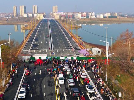 河口大桥2月3日新动态 孝感河口大桥目前还未通车,不知道什么原因延后通行,老百姓着急等待中。#现场实拍 #生活 #随拍 #老百姓关心的话题 #真实还原